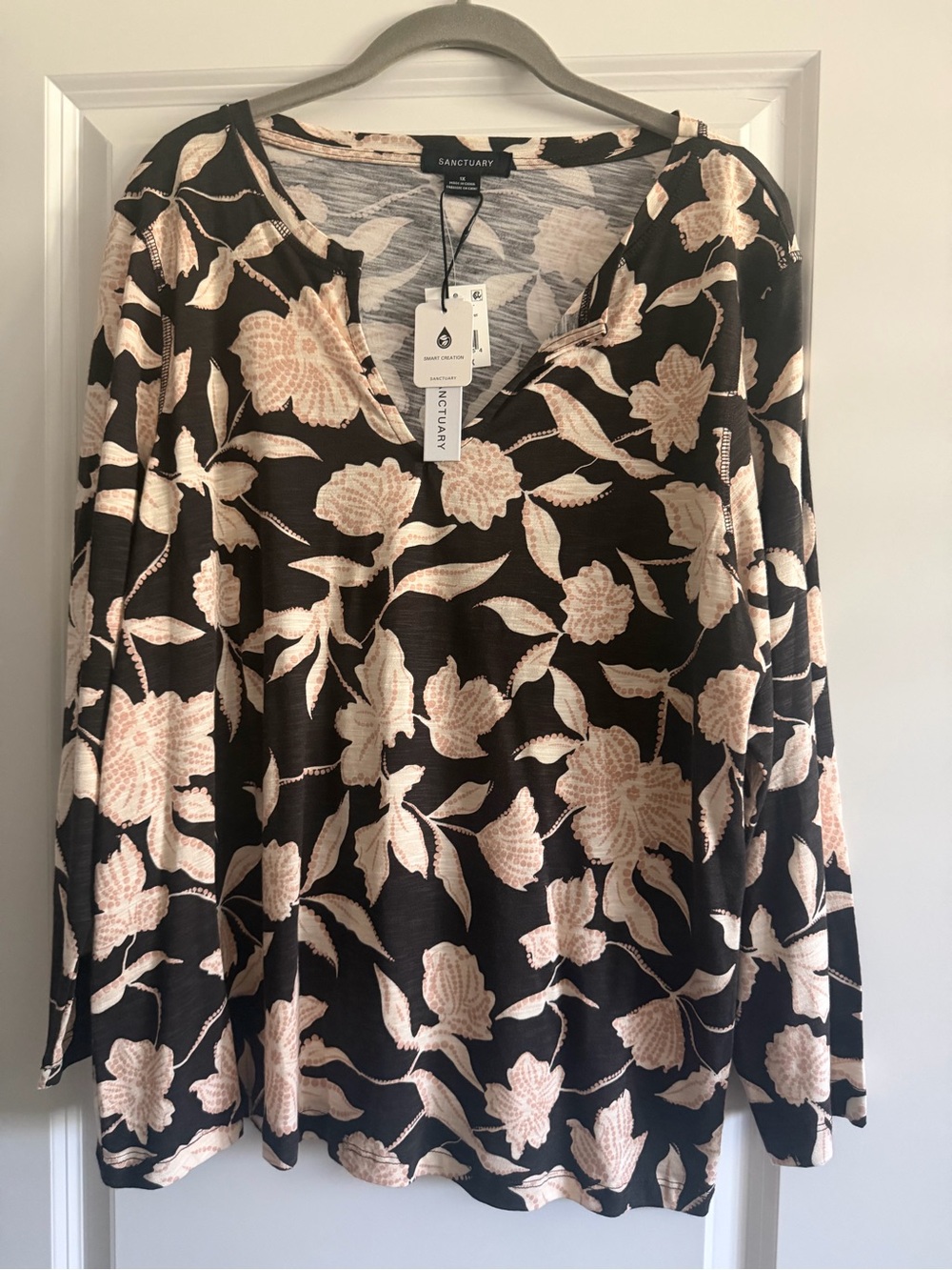 NWT Sanctuary Black Long-Sleeve Cream Floral V-Neck Top, 1X